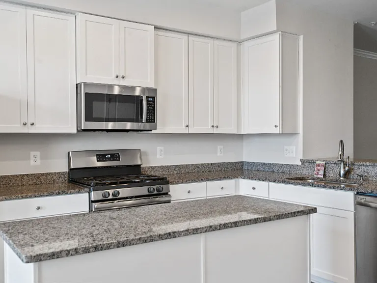 1221 Trenton Pl SE — Photo 8