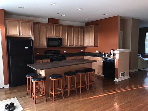 3rd image of 330 Broadmoor Ln