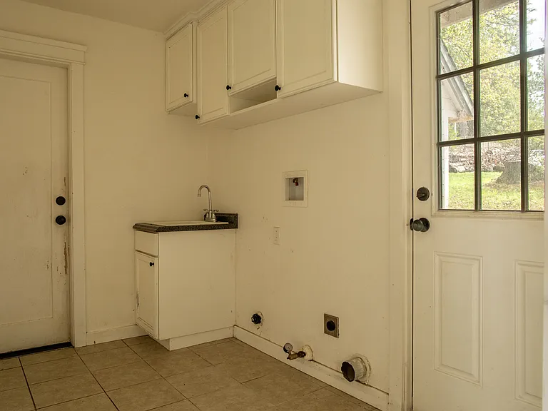 11690 Tabeaud Rd — Photo 7