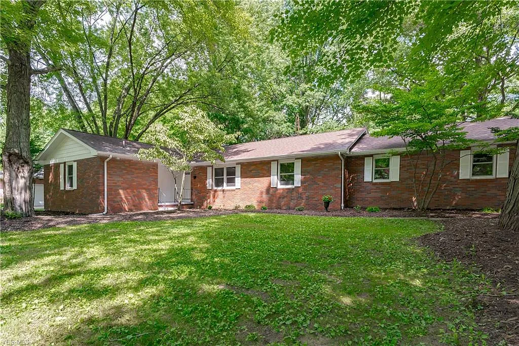 211 Cricket Ln photo 1