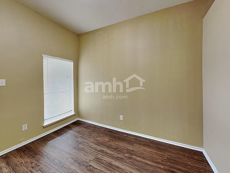 432 Round Rock Rd — Photo 14