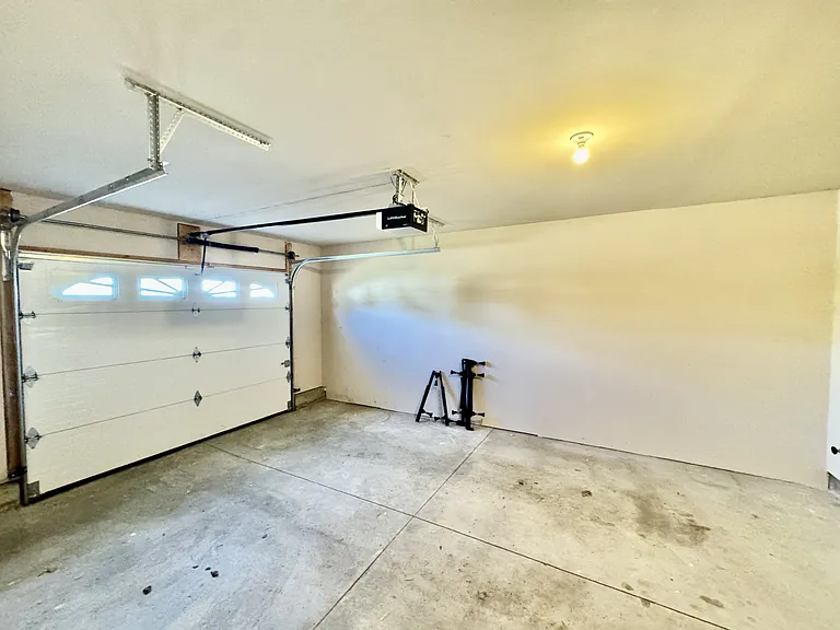 8121 N Main St — Photo 13