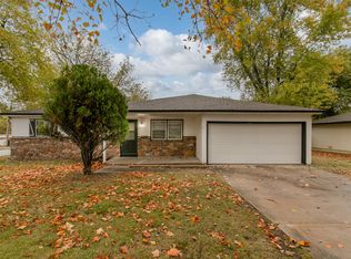 2207 E Parkwood St, Springfield, MO 65803