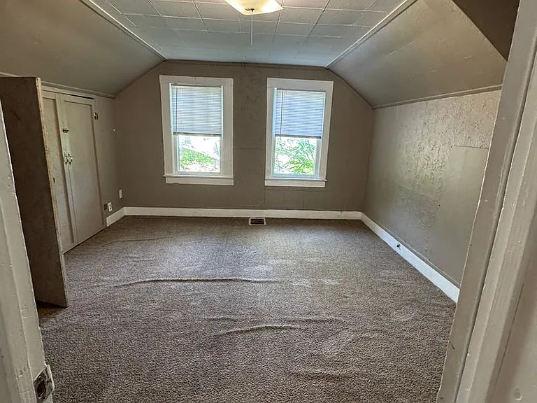 1010 Elm St — Photo 6
