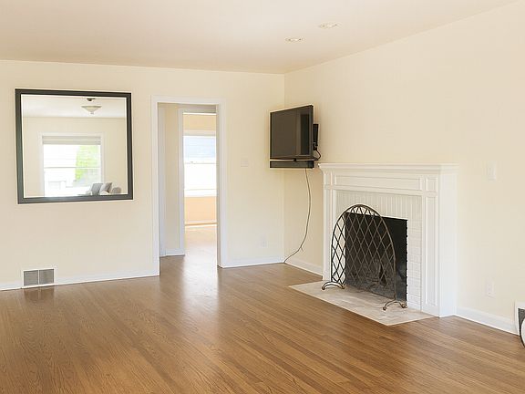Living room with Fireplace