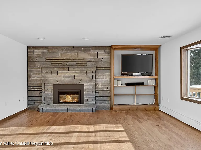 131 Barbarossa Ln — Photo 12