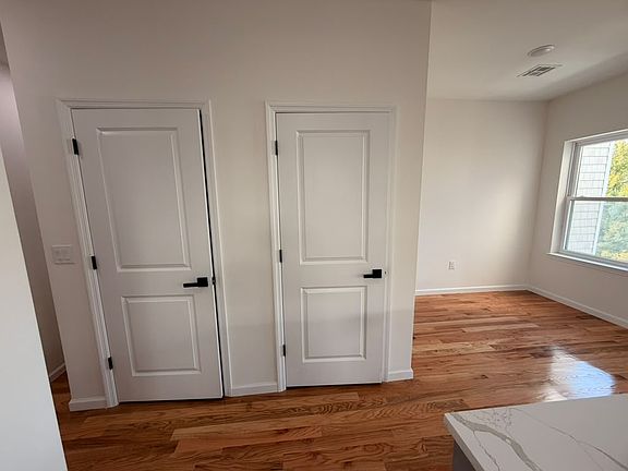 5th image of 26 Parkhurst St #2