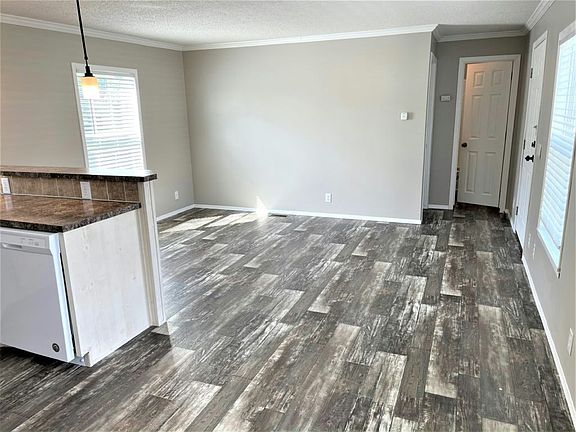 3rd image of 311 Pattie Ln