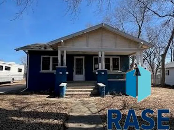 210 S Clark St, Viborg, SD 57070