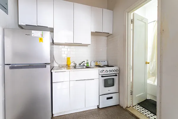 Rented by Bond New York | media 8