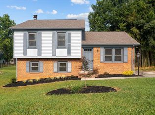 15 Pine Bark Ct, Greensboro, NC 27406