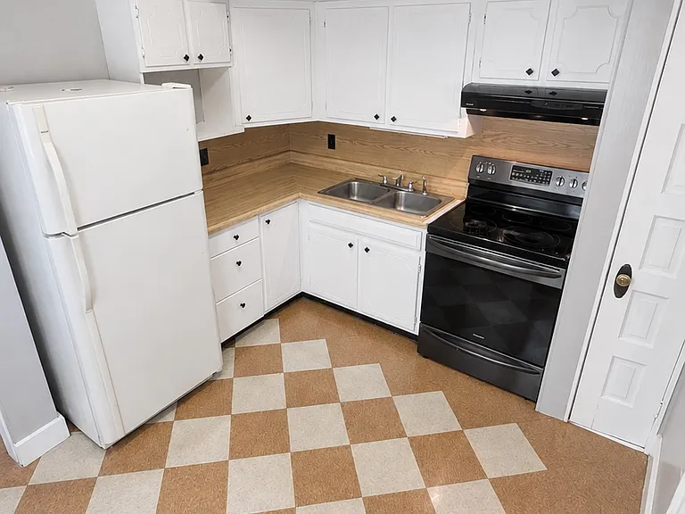 44 Arthur St #1 — Photo 3
