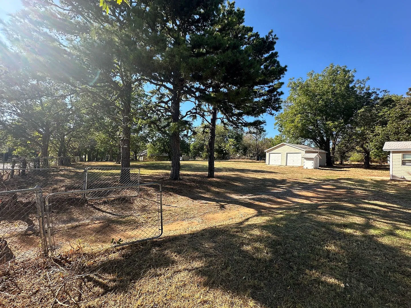 3 bed, 1 bath, 2 car garage on 1 acre — Photo 3