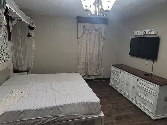 3rd image of 228 Acrebrook Dr