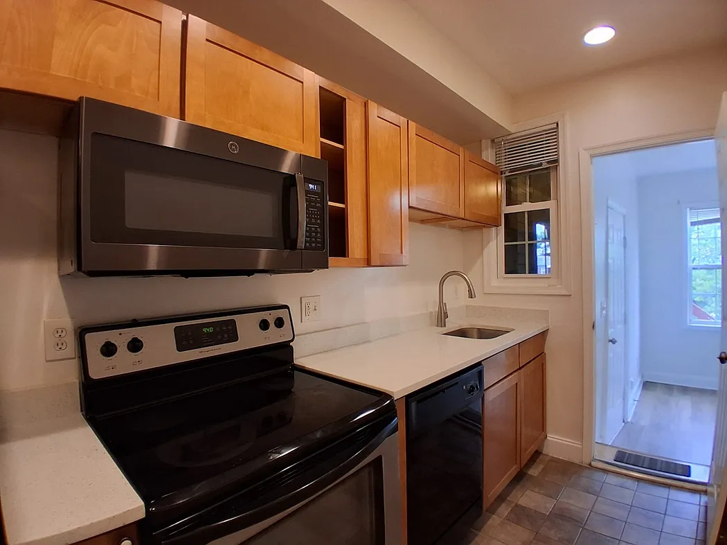 2 bed, 950 sqft, $2,300 — Photo 4