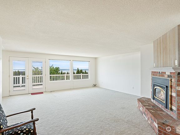 5th image of 271 Burke Drive