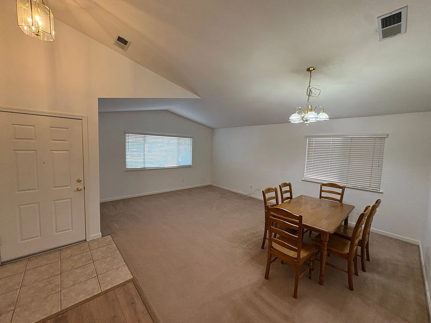 Spacious 3 Bed 2 Bath Home in Oakley. Three Car Garage! — Photo 3