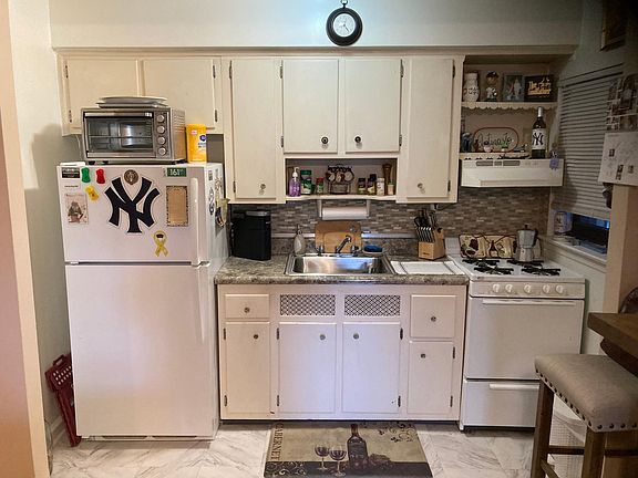 3rd image of 1417 Pelham Pkwy N #1