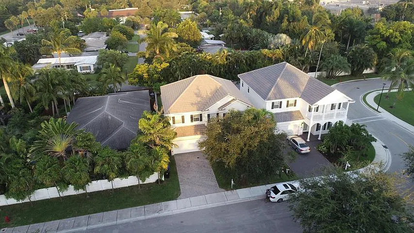 6 bed, 3000 sqft, $6,900 — Photo 2
