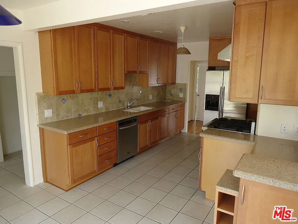 4 bed, 2.0 bath, 1500 sqft, $5,500 — Photo 4