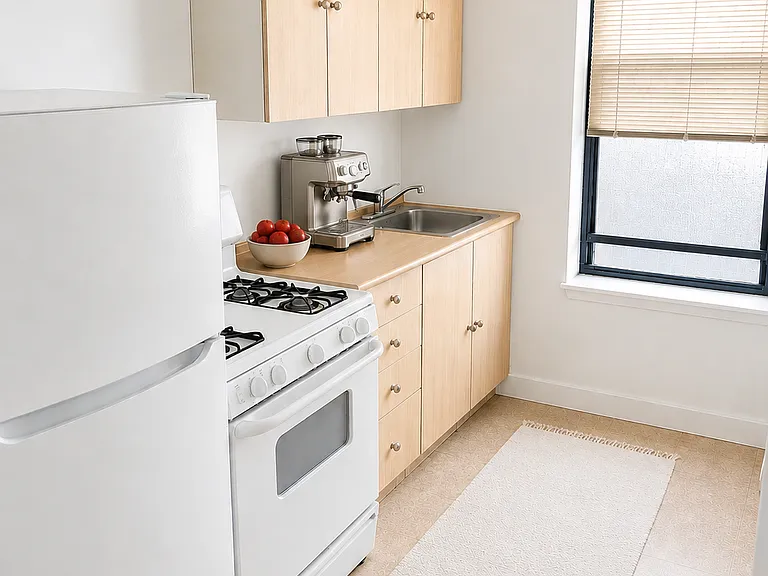 550 Riverside Dr #26 — Photo 5