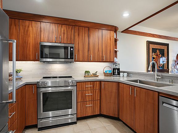 3rd image of 2640 Puuholo Rd #212