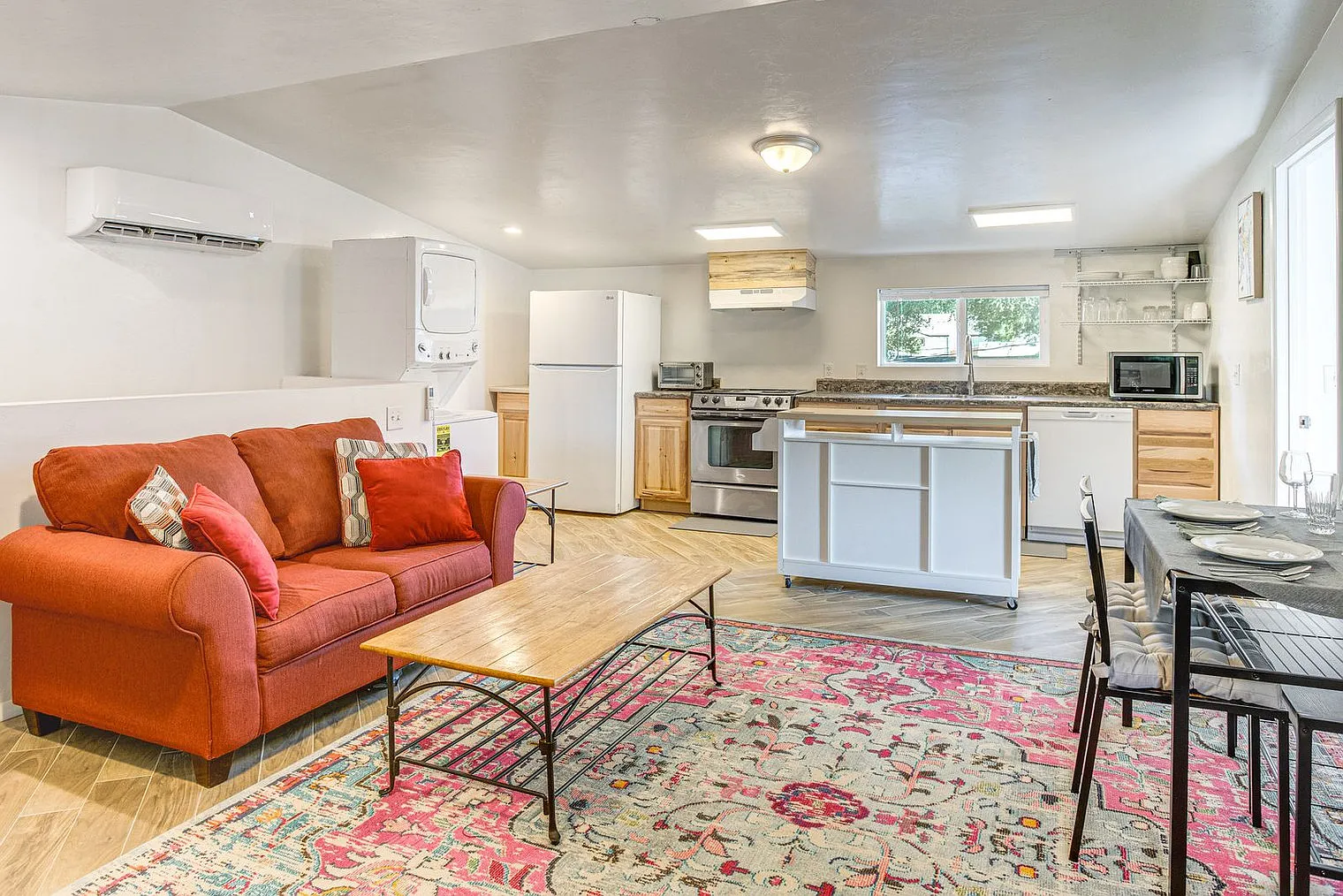 1 bed, 1.0 bath, 990 sqft, $2,661 — Photo 1