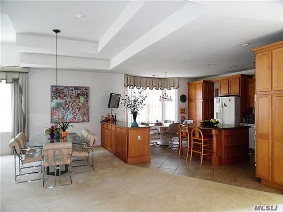 3rd image of 114 Madeira Blvd