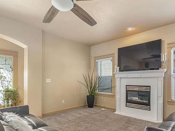 3rd image of 1524 W Loretta St