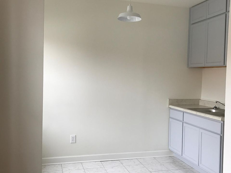 1st image of 7223 S Kimbark Ave #204