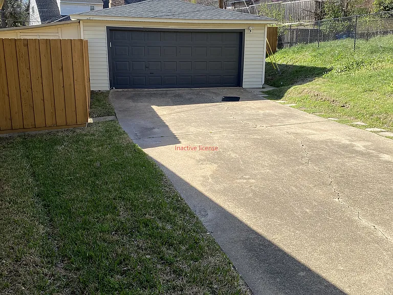 Garage / Driveway