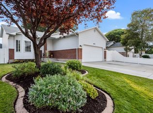 6214 S Crystal River Dr, Murray, UT 84123