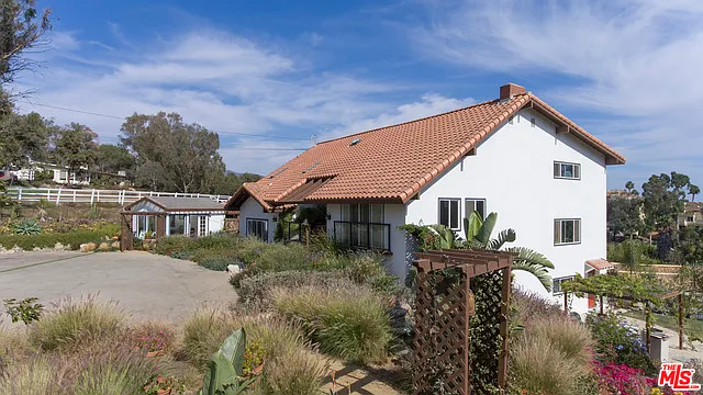 6 bed, 4.5 bath, 5000 sqft, $15,900 — Photo 4