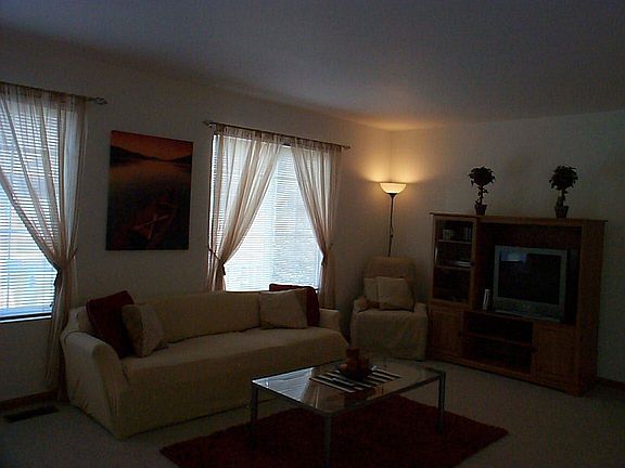 5th image of 15 Windsor Cir Unit D