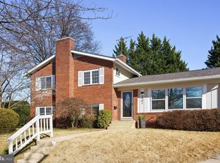5901 Kingsford Pl, Bethesda, MD 20817