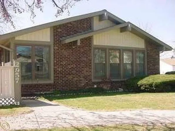 2957 Roundtree Dr #1, Troy, MI 48083