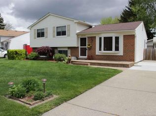 14734 W Point Dr, Sterling Heights, MI