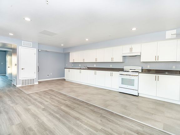 3rd image of 4302 Elizabeth St #21