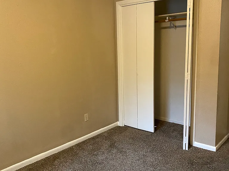 503 N Pine St #6 — Photo 8