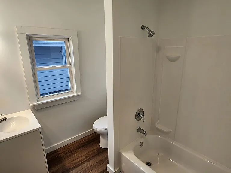 2320 Howe St — Photo 18