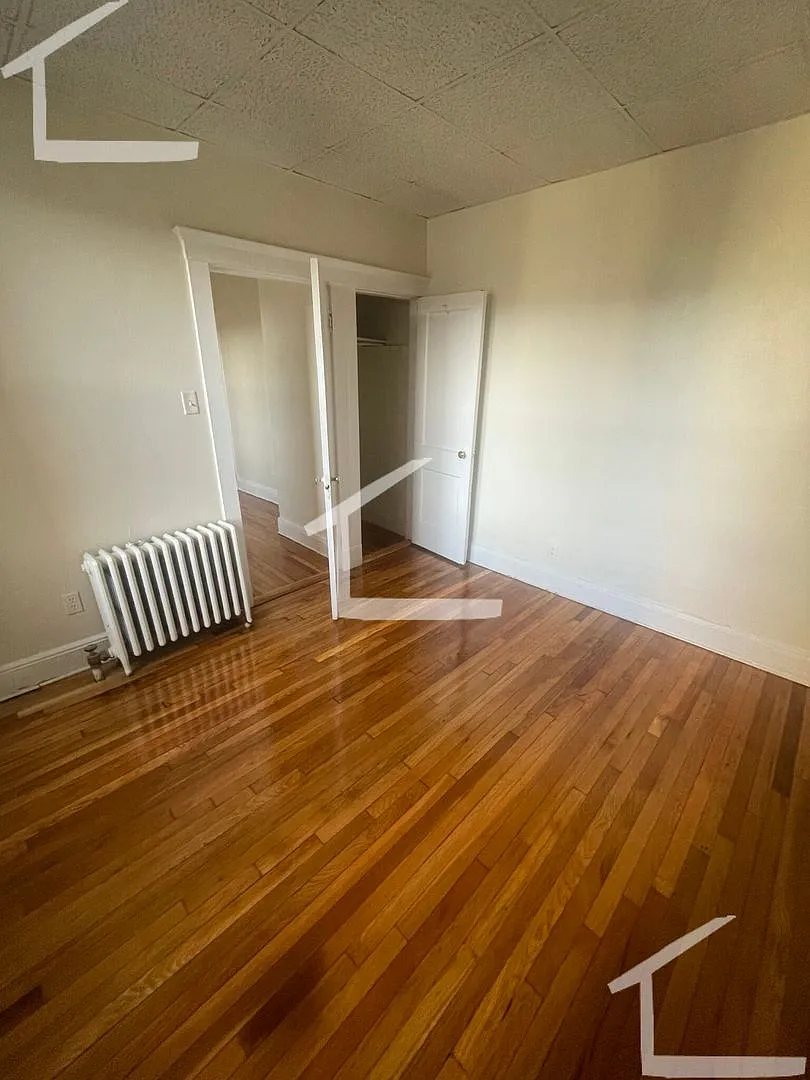 9/1- No Fee! Split-style 2BR on Green Line in Brighton! — Photo 3