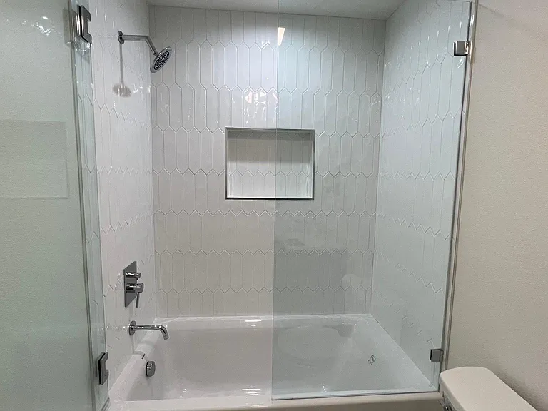 Hall Bathroom Pict 4