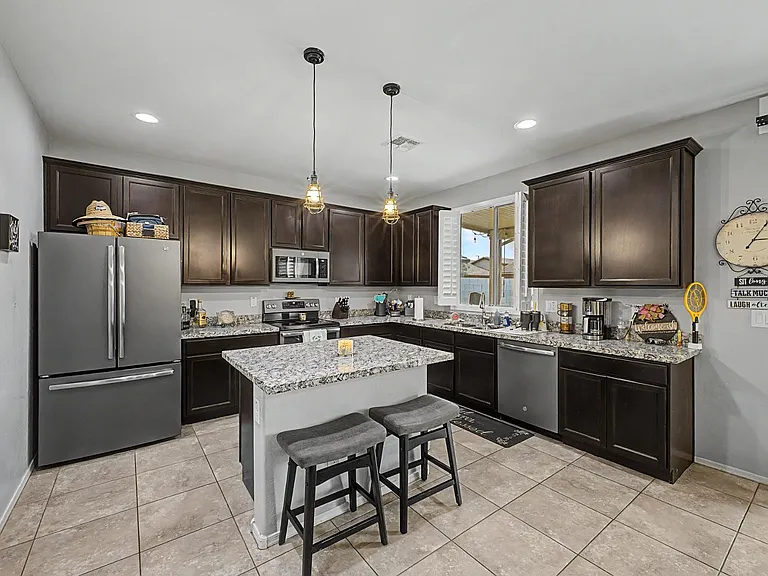 18235 W Ida Ln — Photo 15