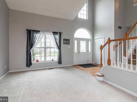 3rd image of 42 N Danbury Cir