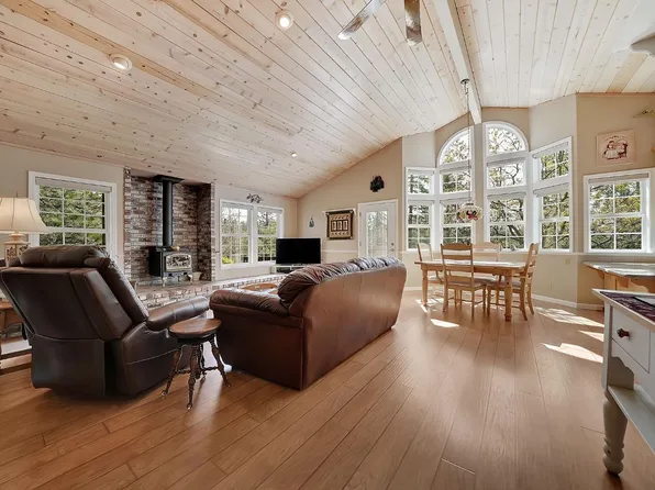 12350 Eldel Rd, Pine Grove, CA 95665