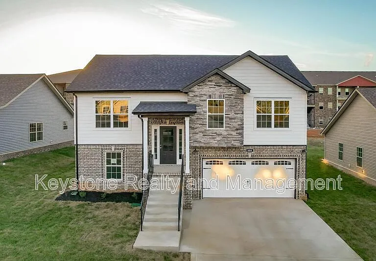 808 Lillian Grace Dr — Photo 1