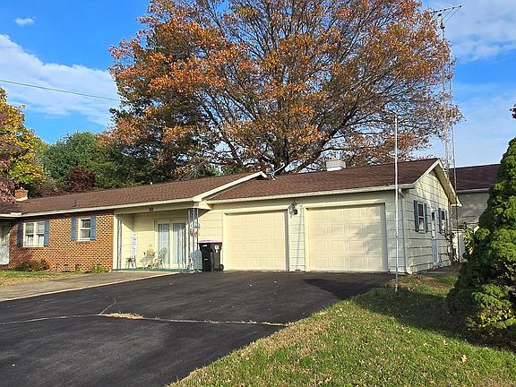 2nd image of 292 Cherry Lane Dr