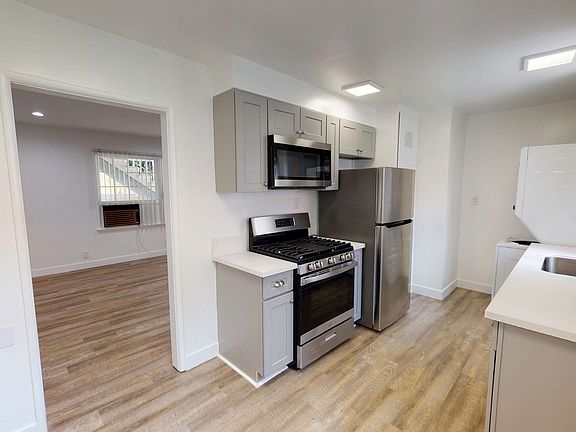 4th image of 11591 Riverside Dr #11593