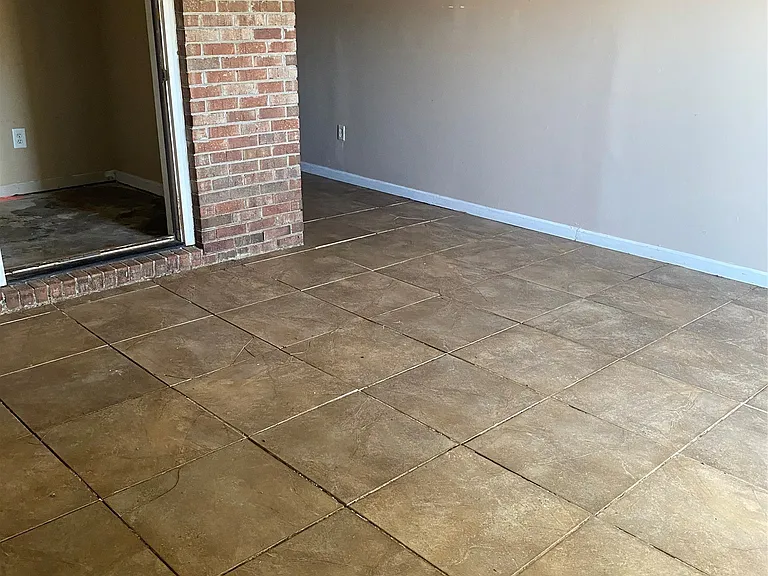 8909 Laney Ln — Photo 15