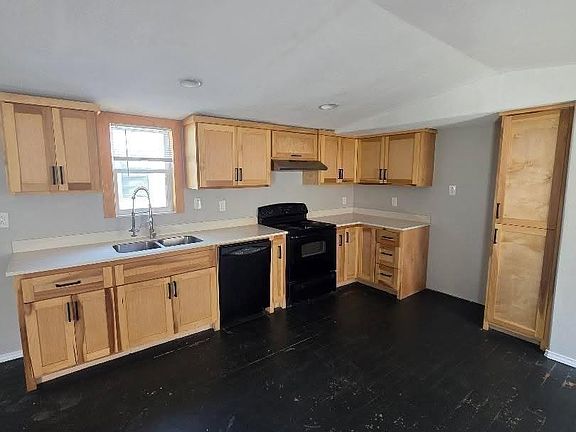 5th image of 310 Paddock St Trailer 4